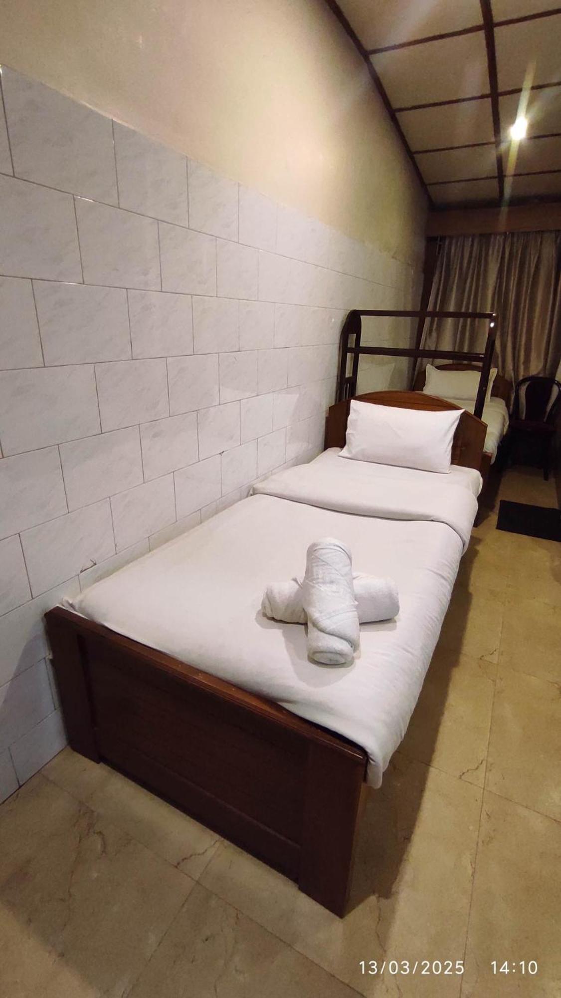 Baba Tourist Lodge Shillong Exterior foto