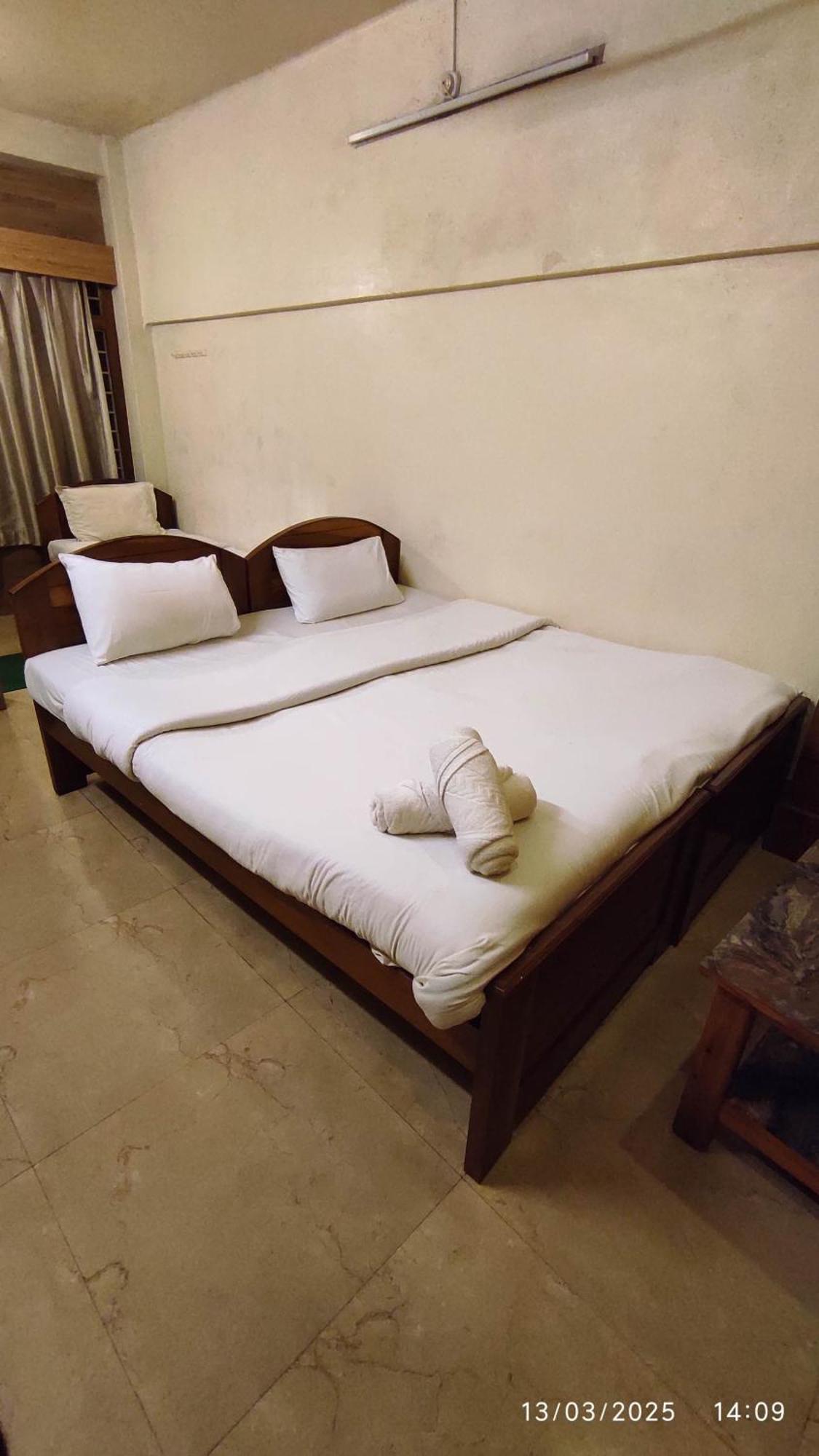 Baba Tourist Lodge Shillong Exterior foto