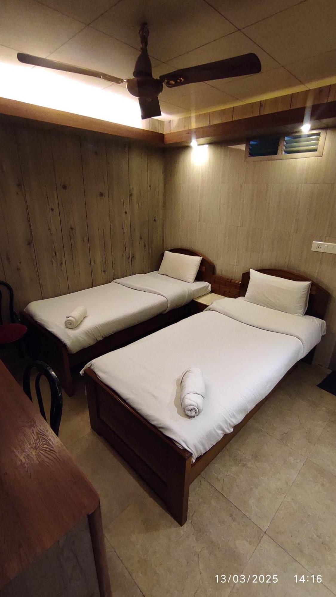 Baba Tourist Lodge Shillong Exterior foto